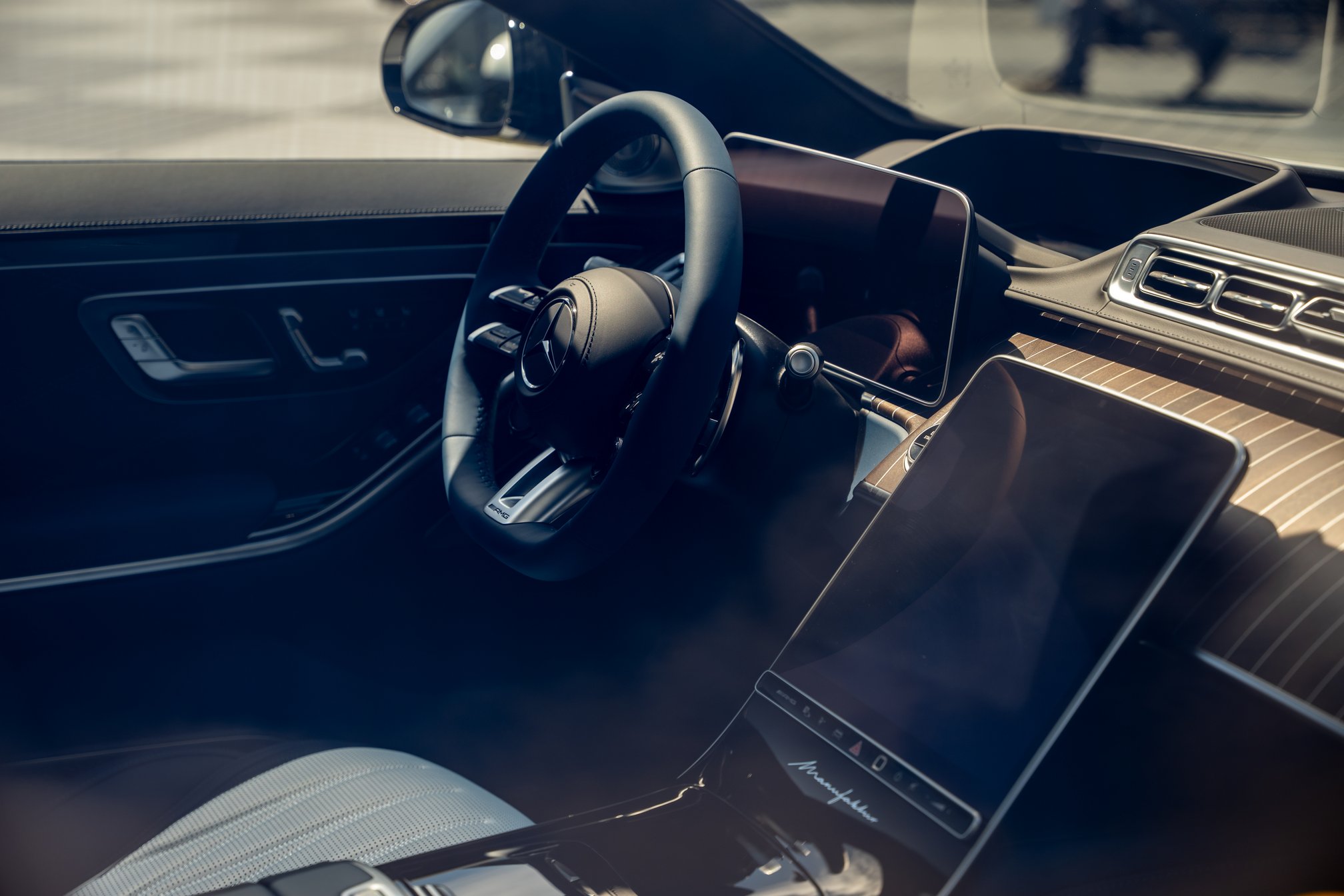 2024 Mercedes AMG S63 E Performance steering wheel
