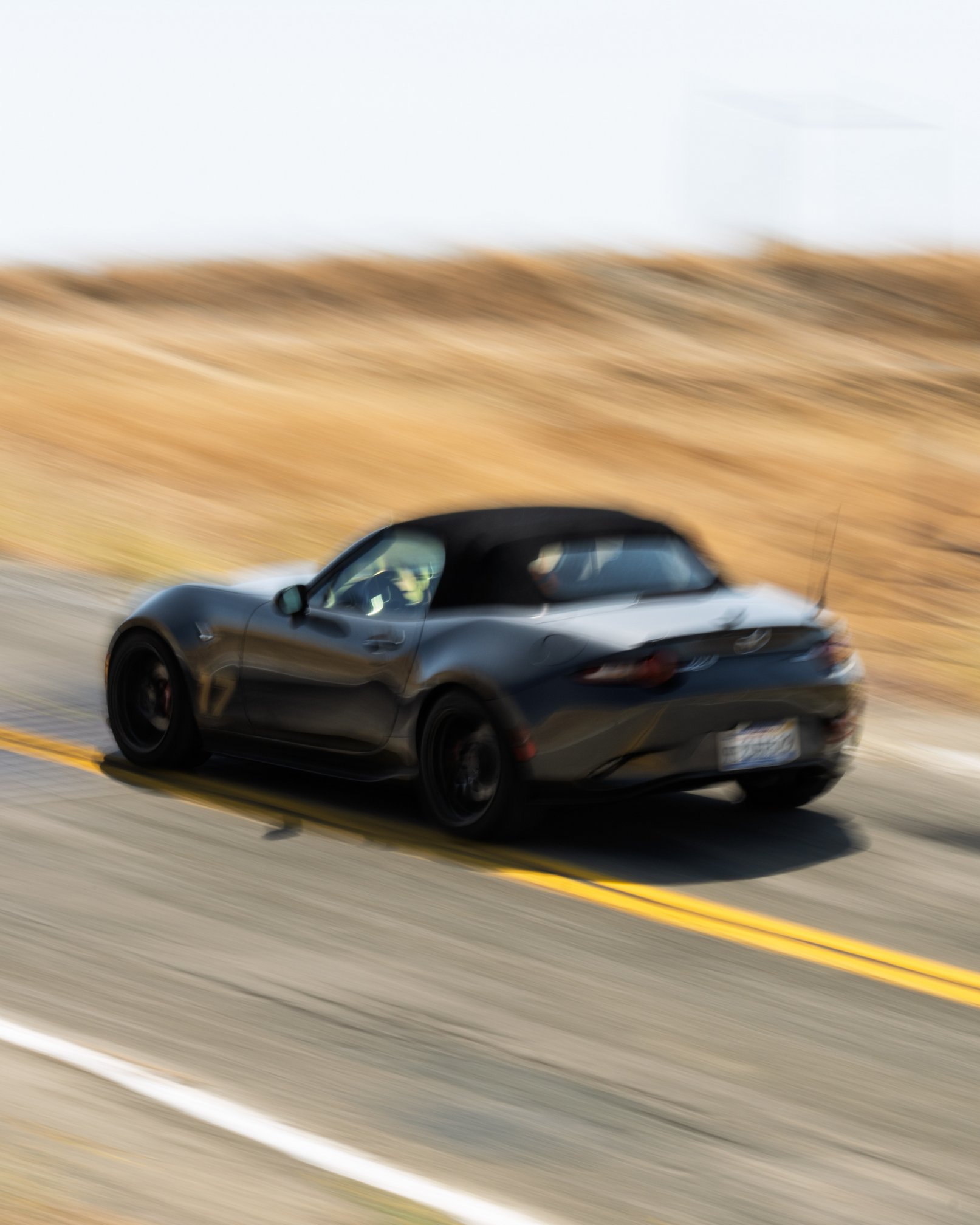 Comparison: 2016 Mazda MX-5 and 2016 Mercedes AMG GT S Shake