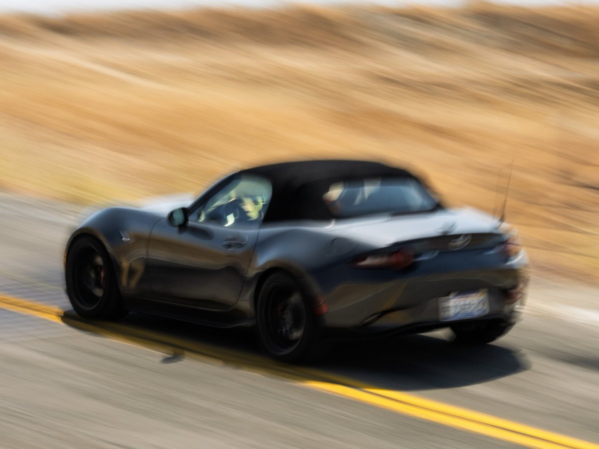 Comparison: 2016 Mazda MX-5 and 2016 Mercedes AMG GT S Shake Rattle ‘N&nbsp;No-Roll