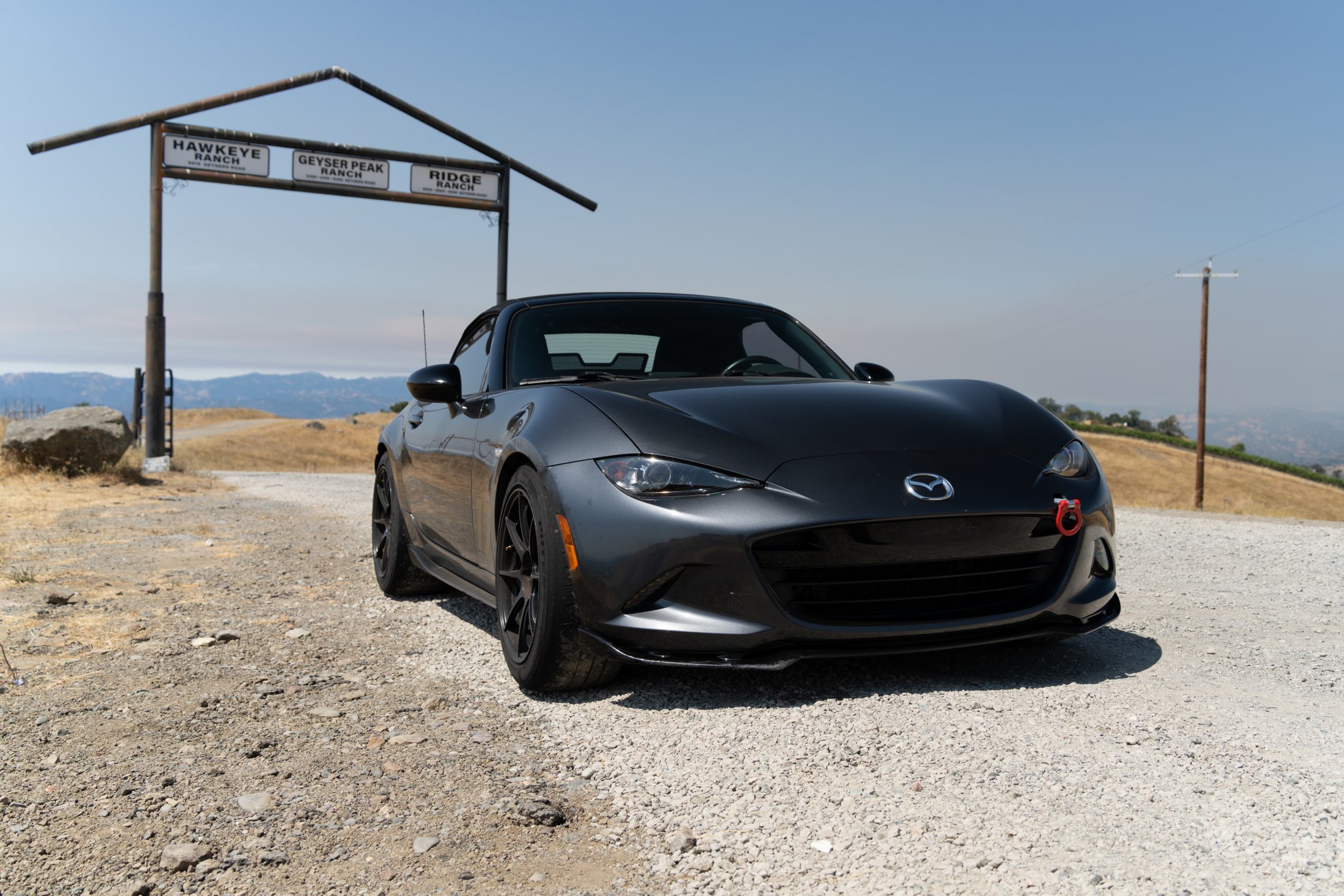 Comparison: 2016 Mazda MX-5 and 2016 Mercedes AMG GT S Shake